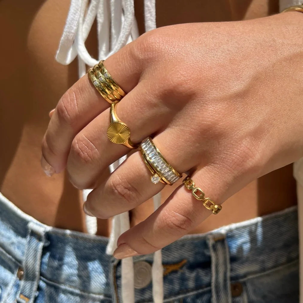 Ellie Vail Billy Dainty Chain Ring
